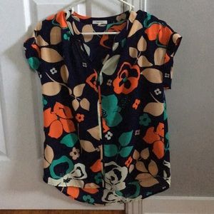 Pleione floral short sleeve blouse size xs